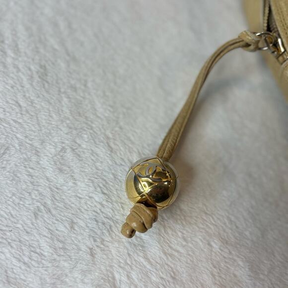 Chanel caviar skin v stitch handbag - Picture 4 of 8